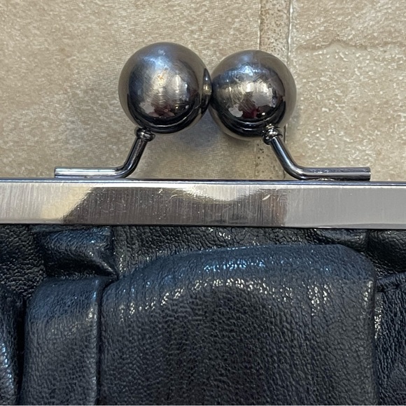 Classy Jessica Simpson Black Bow Clutch! - Picture 6 of 8